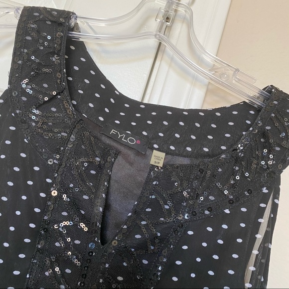 Black and white top - Picture 3 of 6